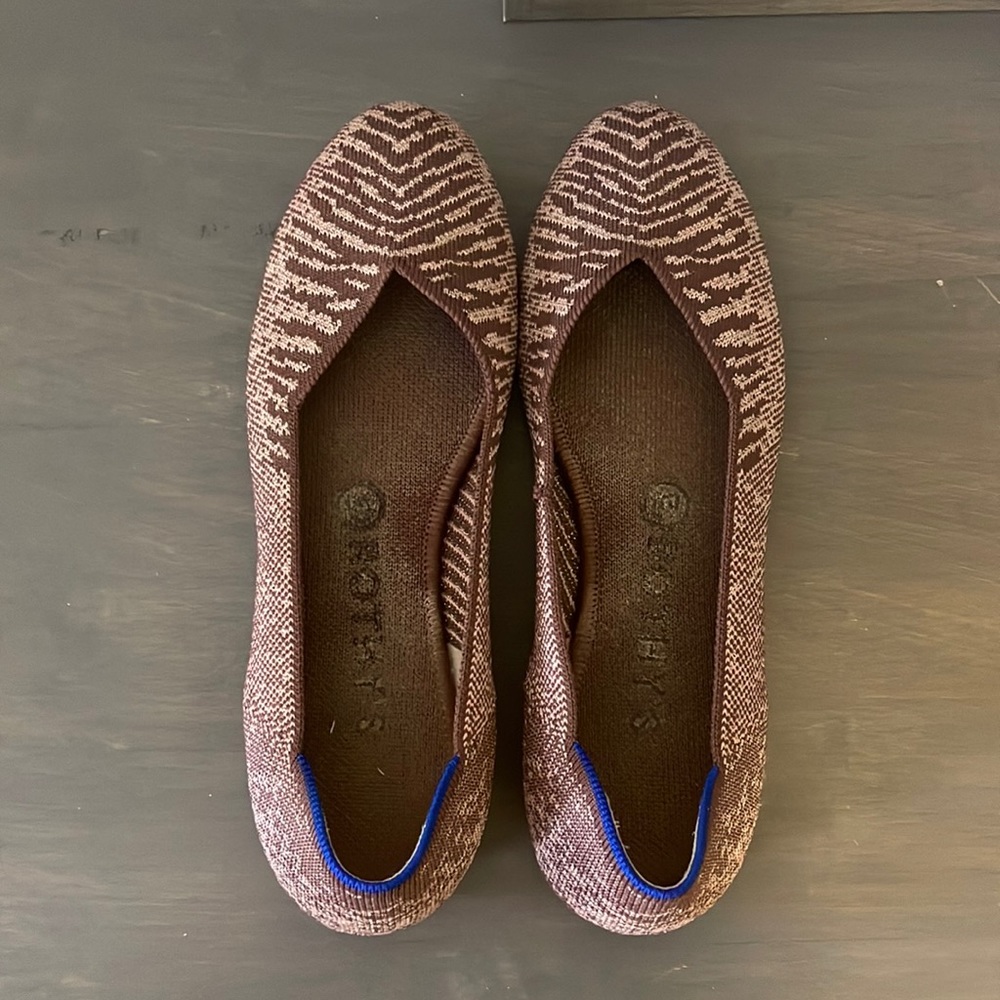 Gently used flats, still have a lot of life in them! See single pic for defect.